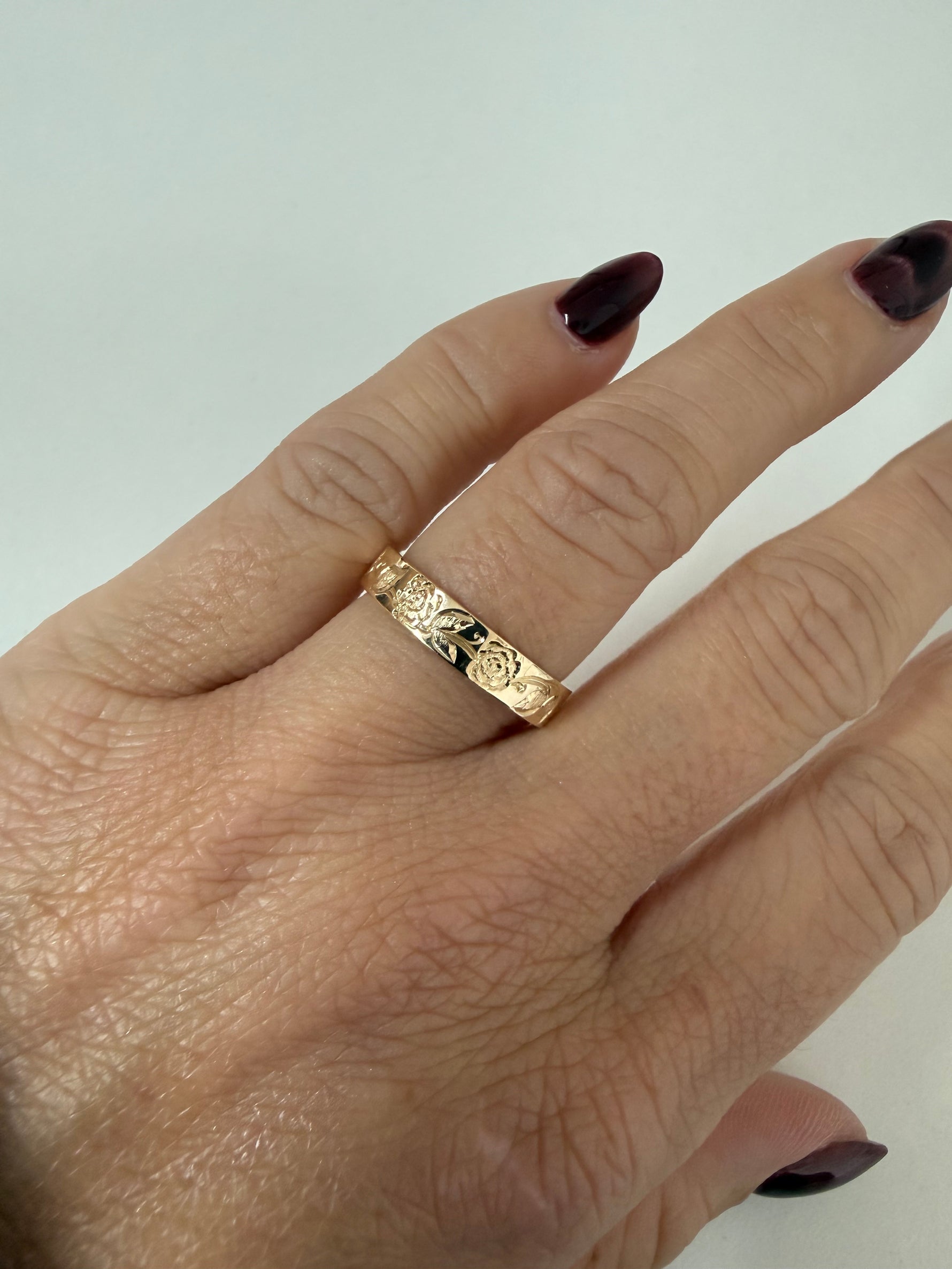 Floral engraved rose diamond band